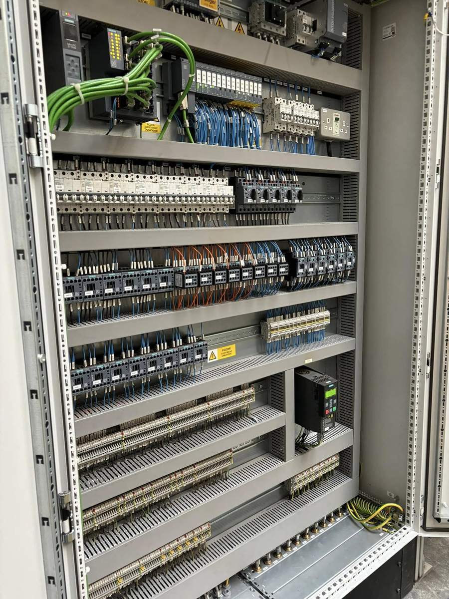 Rozvádzačové pole pri rekonštrukcii elektroinštalácií NPPC Nitra